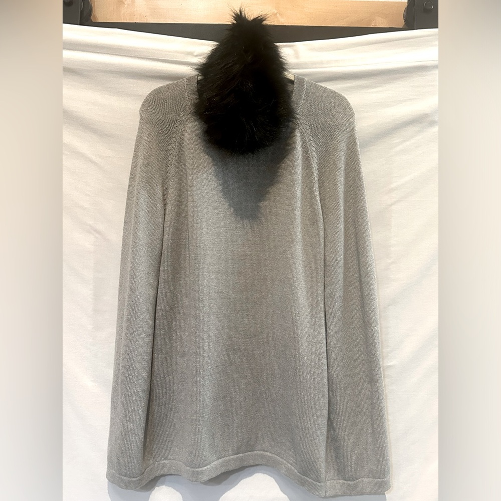 NWOT - IMAN Pullover Cotton/Cashmere
Blend Faux Fur Detached Collar Poncho